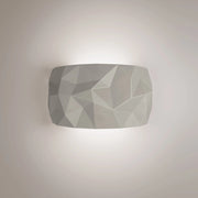 Angled Lampada da parete in ceramica artigianale grigia con diffusore prismatico e tecnologia LED dimmerabile TRIAC, alta resa cromatica CRI 90