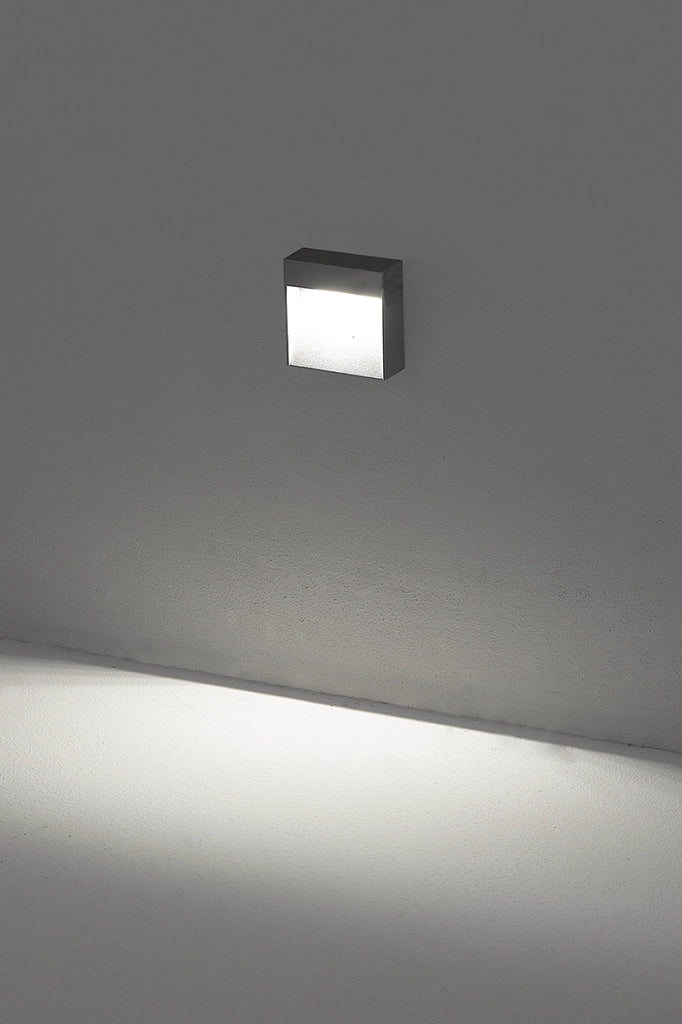 Applique KIKI a LED 8W 3000K IP65 - Struttura in Alluminio Bianca per Esterni, Segnapasso a Parete 50° Angolo Luce - Rossini Group