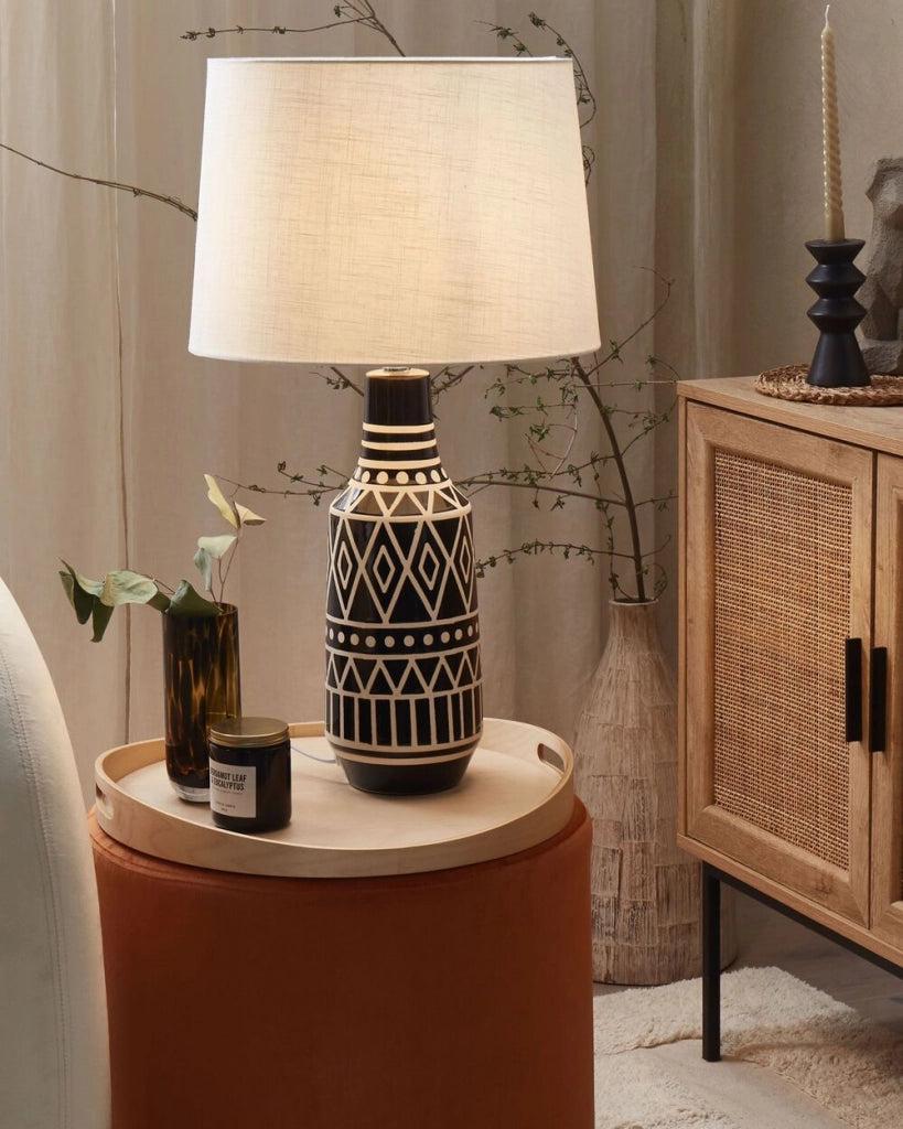 Lampada da tavolo Base in ceramica nera 68 cm Paralume in tessuto bianco Lampada da comodino classica