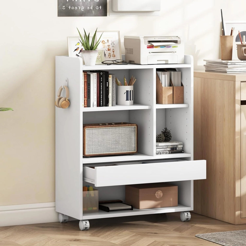 Mobile Porta Stampante con Cassetto, Ganci, Protezione Bordo, Ripiani Regolabili, e Ruote Bloccabili, Schedario da Ufficio in Legno， Mobiletto da Archivio, 63,5 x 30 x 84,5 cm (Bianco)