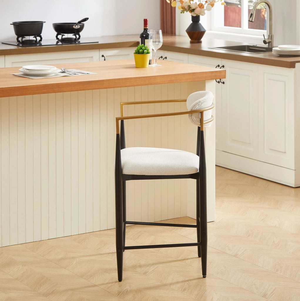 Set da 2 sgabelli da bar con braccioli, struttura in metallo nero e seduta in tessuto beige
