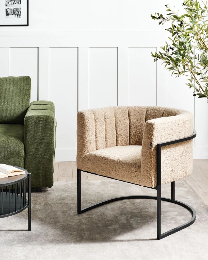 Poltrona Beige Boucle Telaio Metallo Nero Sedia d'Accento Stile Moderno Soggiorno Sala da Pranzo