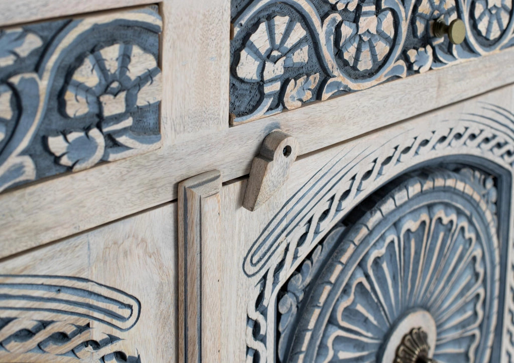 Credenza in legno massello di mango con tre cassetti e tre ante