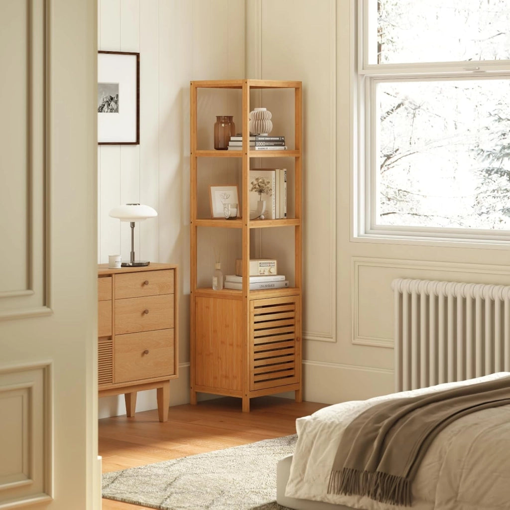 Armadio da Bagno in Bambù, Mobile da Bagno Alto e Stretto con Porta a Battente, 4 Ripiani Aperti, Scaffale Angolare Indipendente, 36x33x140cm