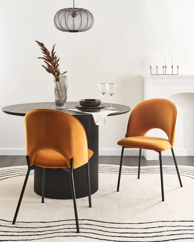 Set di 2 sedie da pranzo rivestimento in velluto arancione gambe nere glamour retrò