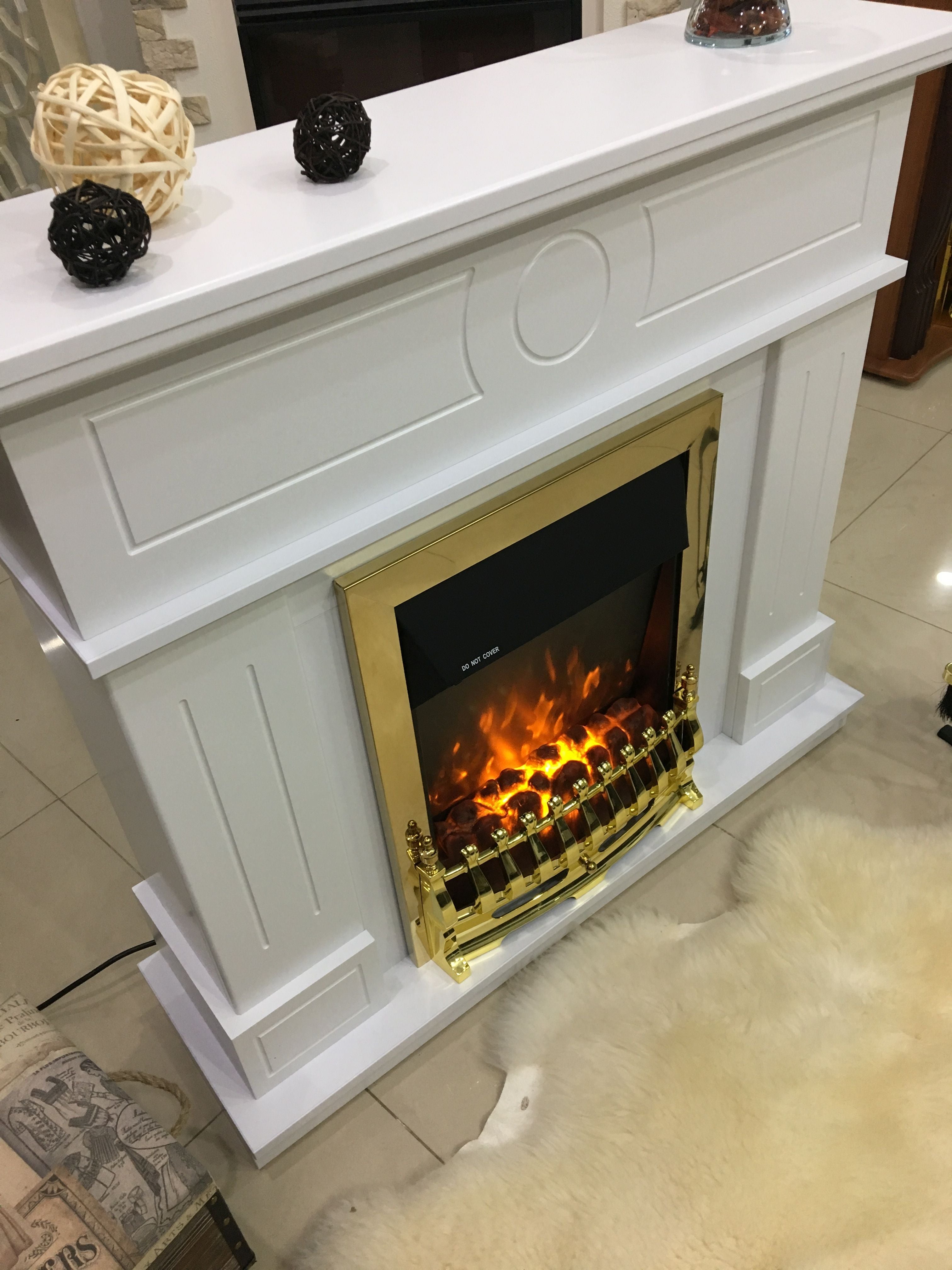 Camino Elettrico da Pavimento 97,8x104,8x30 cm Effetto Fiamma 2000W Ambassador & Galileo Gold Bianco