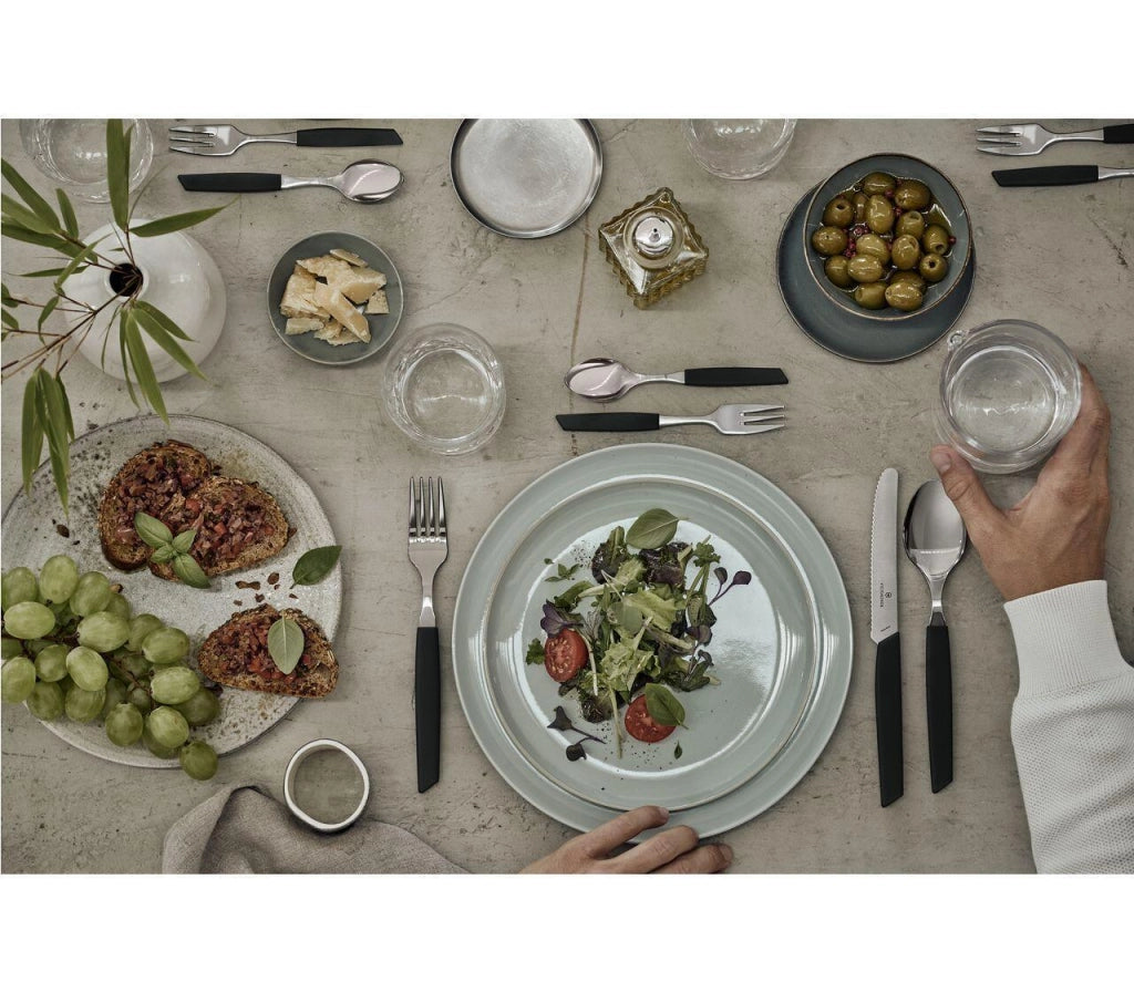 Victorinox 6.9093.11W.24 Swiss Modern Set da Tavola 24 Pezzi con Coltelli a Lama Seghettata Acciaio Inox 18-10 colore Nero