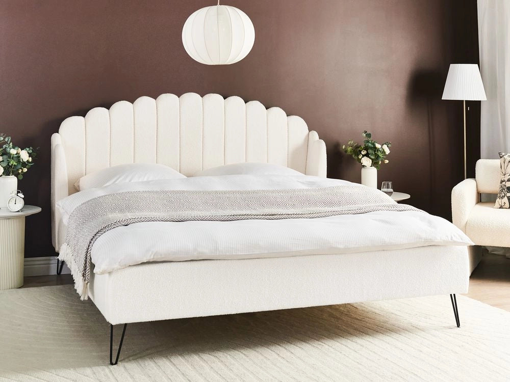 Letto matrimoniale con rete in tessuto bouclè bianco sporco 180 x 200 cm gambe in metallo testata retro capitonné