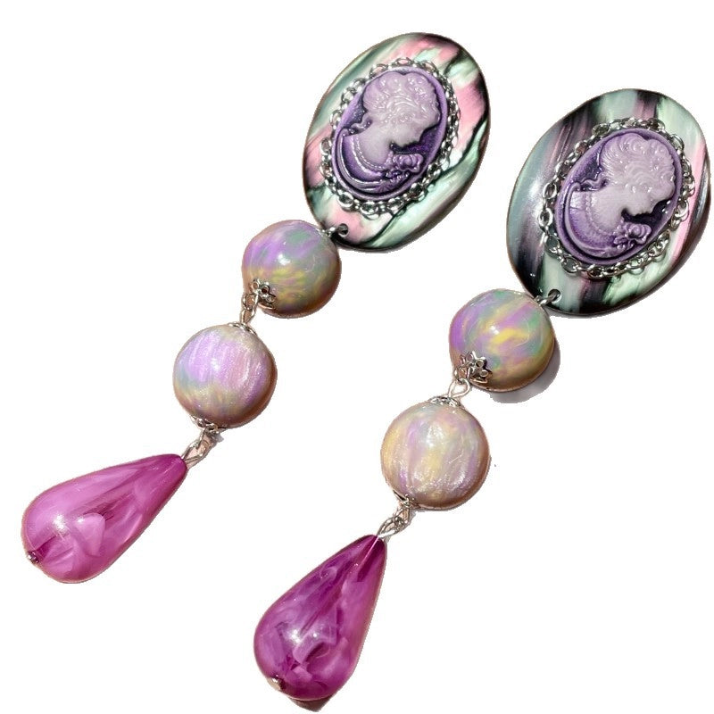 Orecchini a perno con perle barocche viola vibranti, design retr¨° di nicchia, orecchini a testa con perle scintillanti, orecchini a goccia