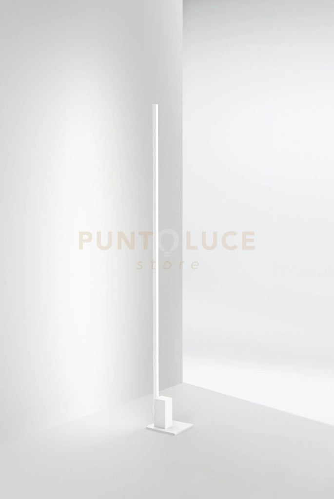 Piantana in metallo colore bianco Syncro LED 30W CCT 3000K 4000K 6000K CRI?80 220-240V 50/60Hz 2700Lm dimmera a pedale