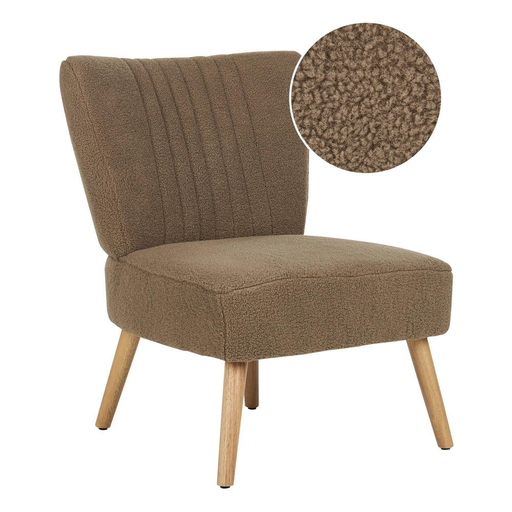 Poltrona imbottita in tessuto beige  senza braccioli a ciuffi verticali gambe in legno con trapuntatura