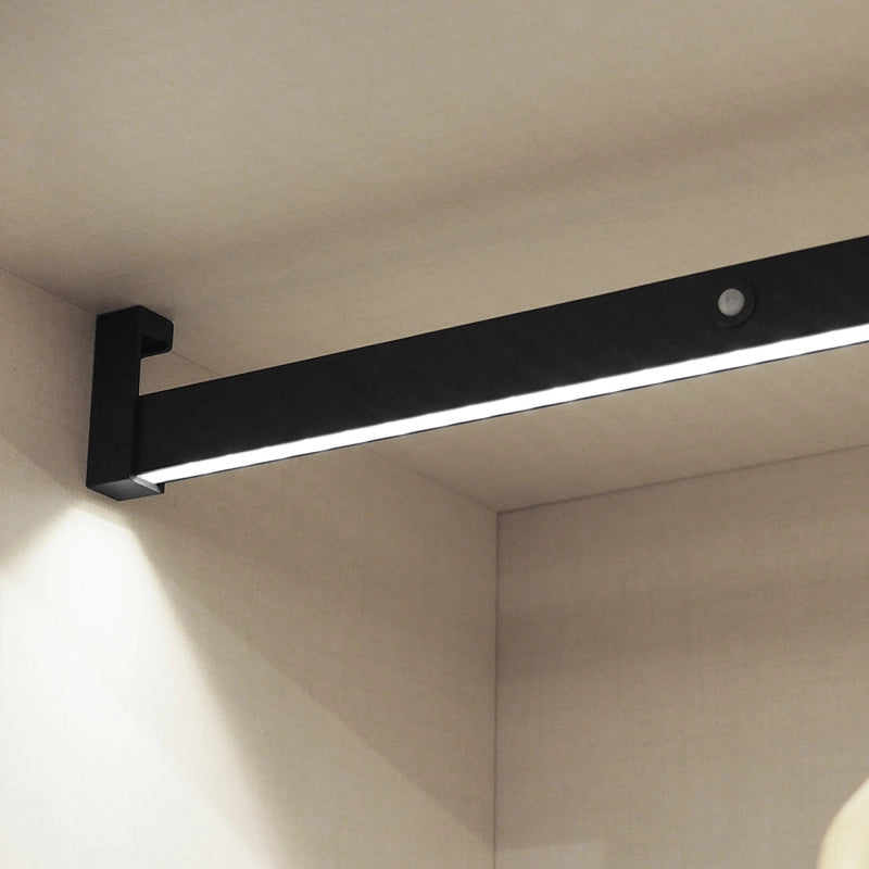 Barra Appendiabiti per armadi con luce LED Castor, batteria estraibile e sensore di movimento, L708 mm, Tecnoplastica ..