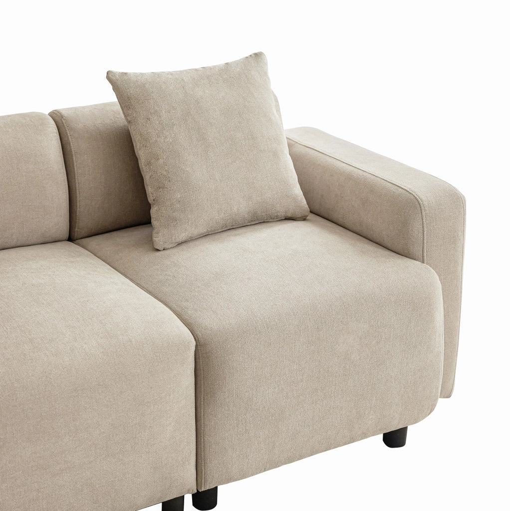 Divano 3 posti ULEVR 211 cm in ciniglia beige con 2 cuscini, schienale alto e braccioli arrotondati