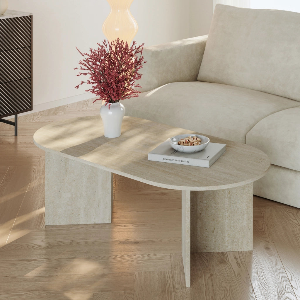 Tavolino da Salotto Kynd con Piano Ovale 119 x 60 x 40 cm - Color Avorio Travertino [en.casa]