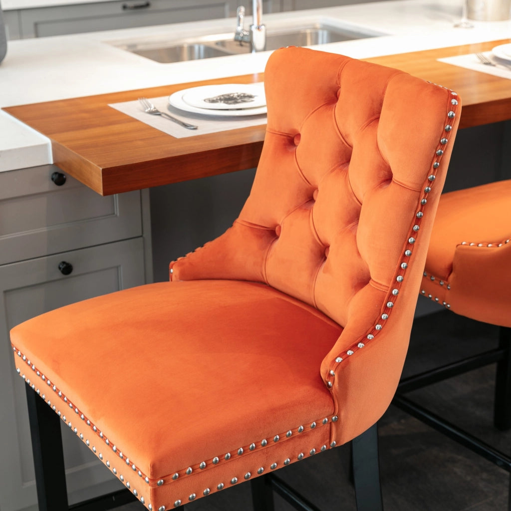 Set di 2 Sgabelli da Bar con Schienale Alto e Borchie Decorative; Gambe Regolabili; Velluto Arancione