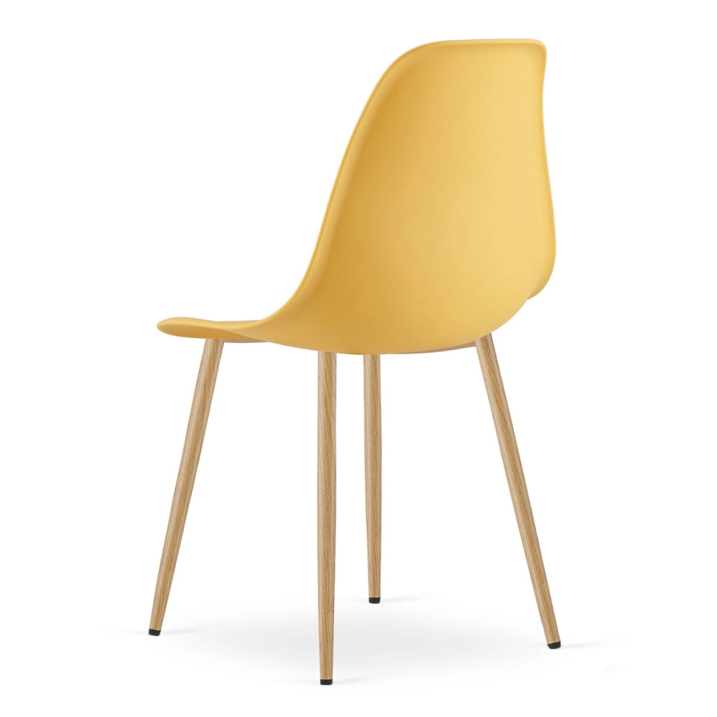 Sedia scandinava WAT color senape con gambe effetto legno