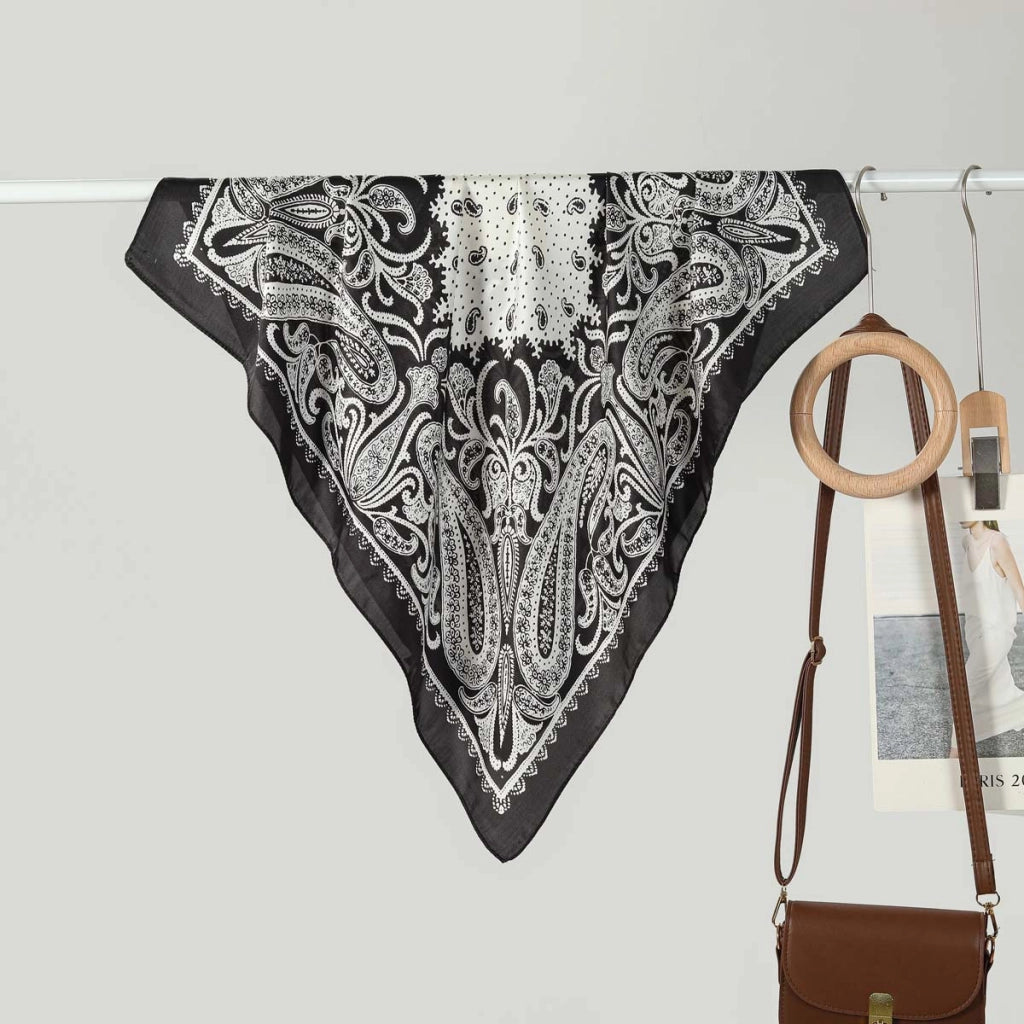 Nuova sciarpa quadrata da donna in seta da 70 cm: alla moda e versatile.