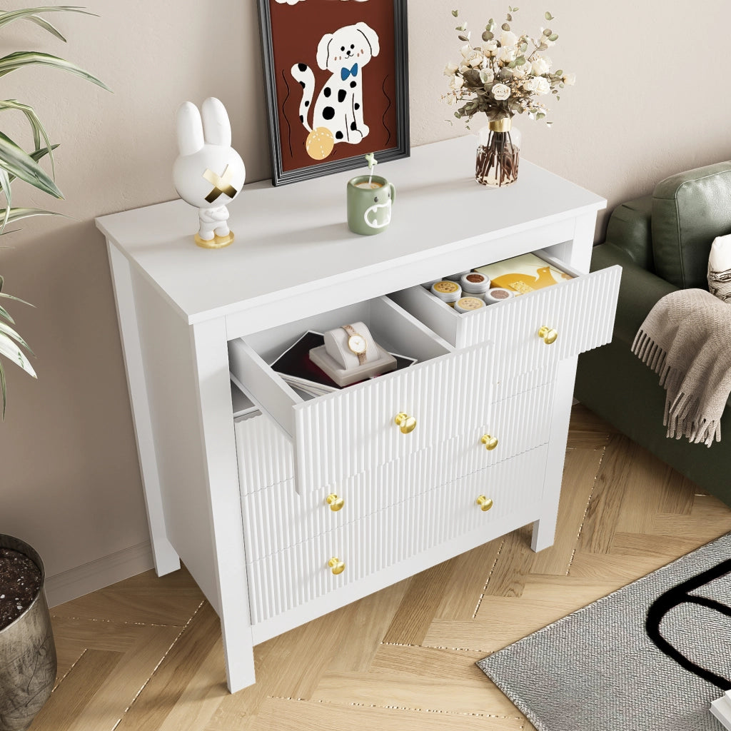 Comò con 5 cassetti e superficie strutturata, maniglie dorate, pannello truciolare bianco, 79 × 80,5 × 39,5 cm