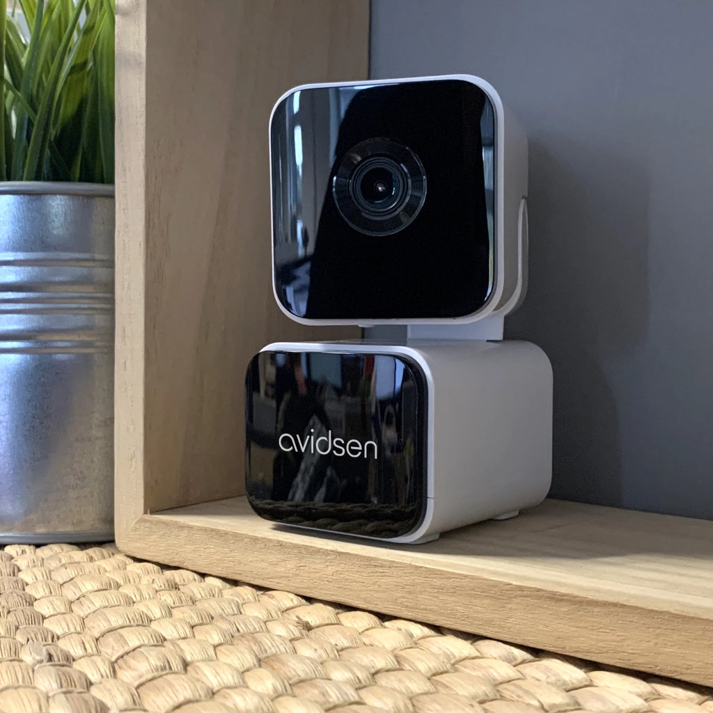Telecamera da Interno con Scheda Sim 4G (inclusa ) Motorizzata HomeCam I4G – Avidsen 127163