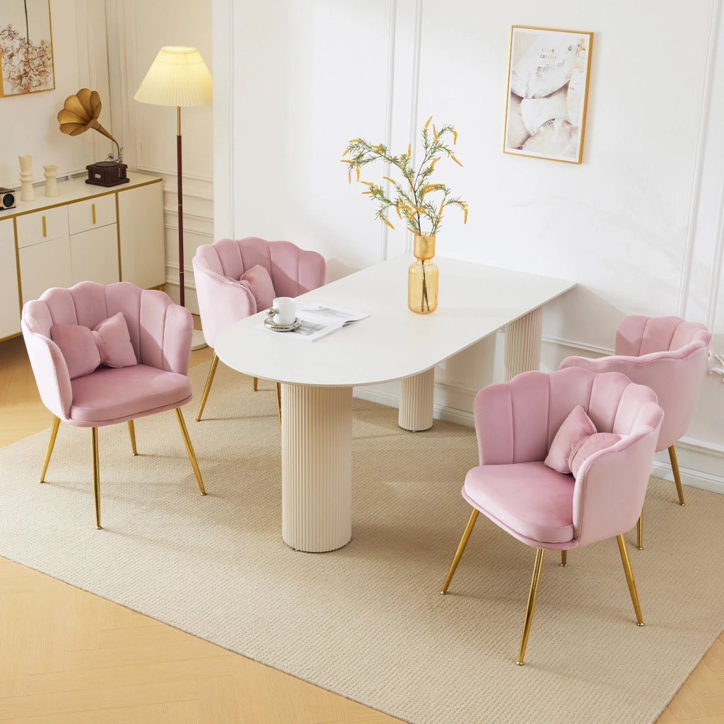 Poltrona con schienale a fiore, cuscino e gambe metalliche dorate in velluto rosa