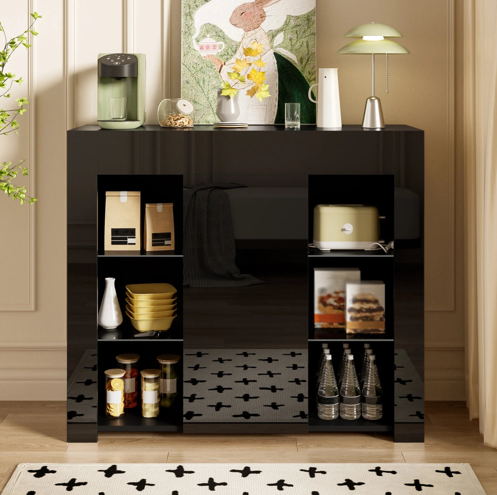 Buffet 95x35x83 cm con ripiani in vetro e anta; frontale lucido in pannello truciolare nero