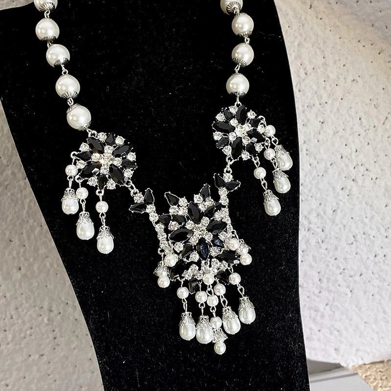 Collana con pendente a forma di diamante nero, cristallo e perla, realizzata a mano, regalo di Natale o compleanno.