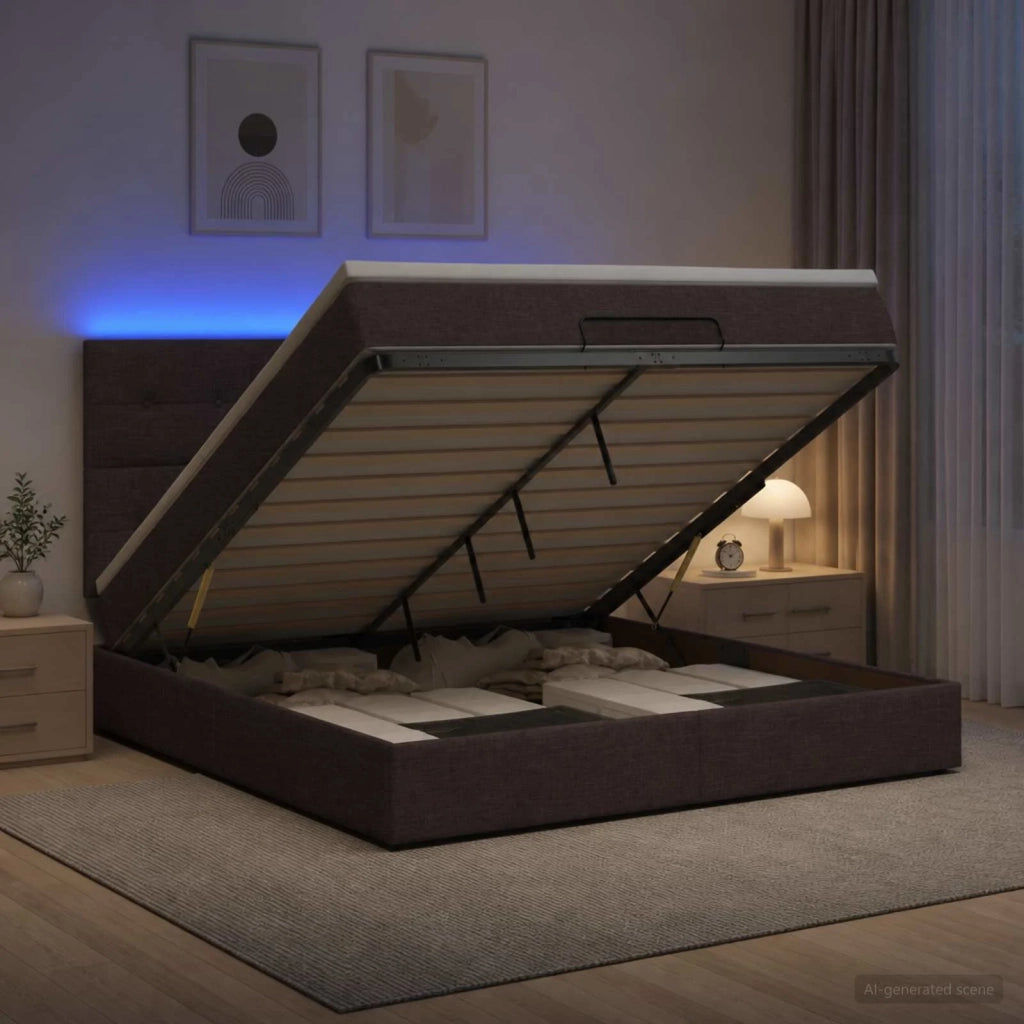 Letto Ottomano con Materasso e LED Marrone Scuro 140 x 200 cm 3458079