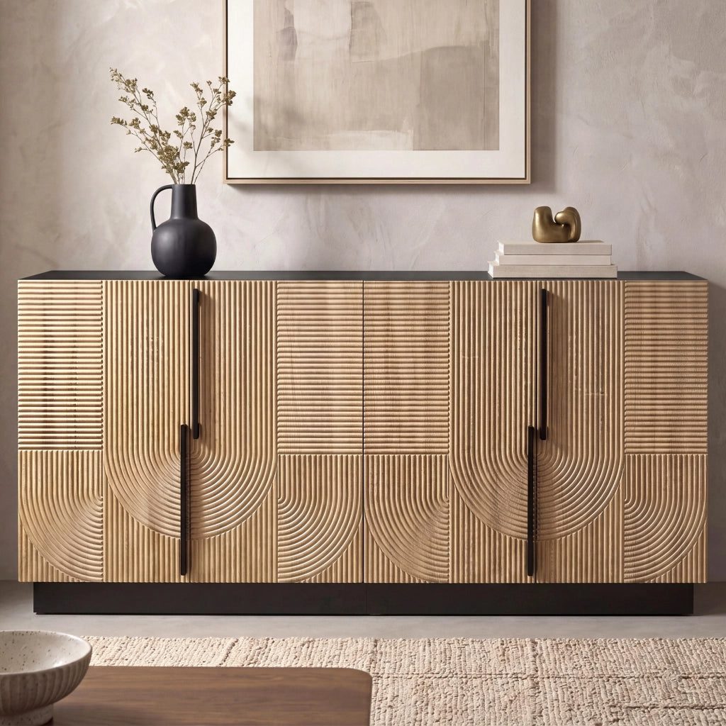 Credenza, mobile contenitore, ante con rilievi, maniglie in metallo, pannelli in truciolato + MDF, colore naturale e nero