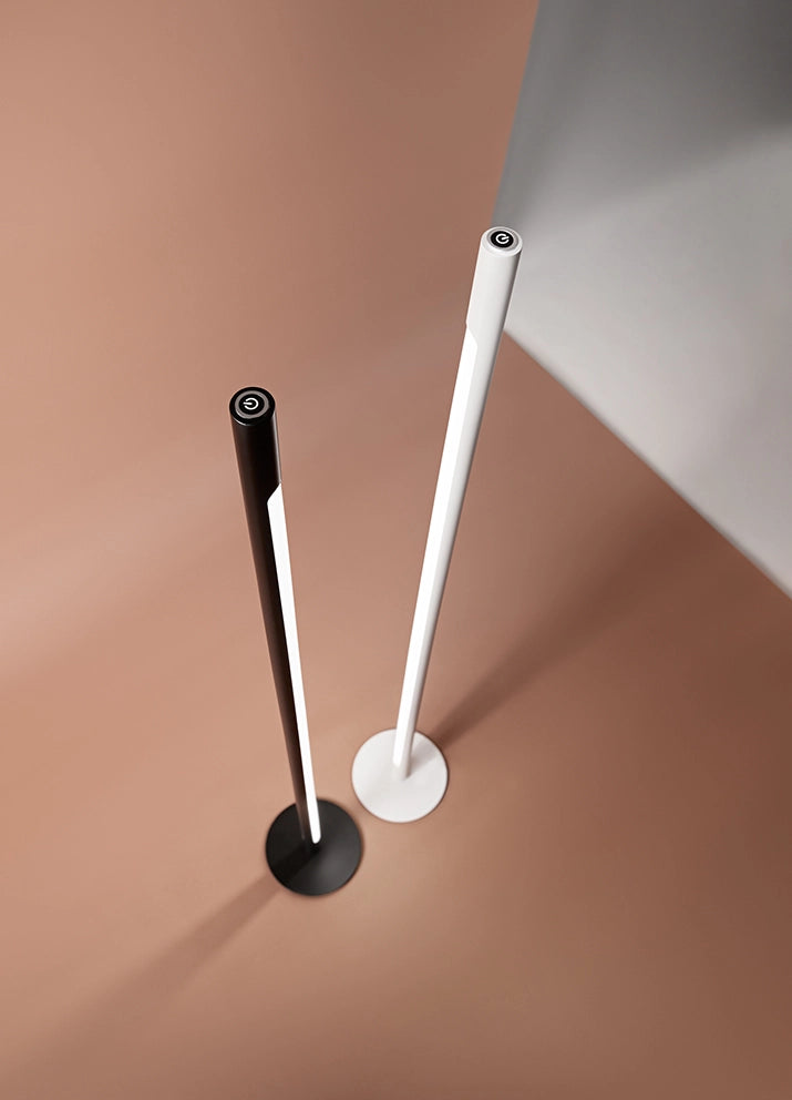Piantana in metallo verniciato nero Stick LED 22W 3000K  1600Lm Interruttore touch on/off e dimmer