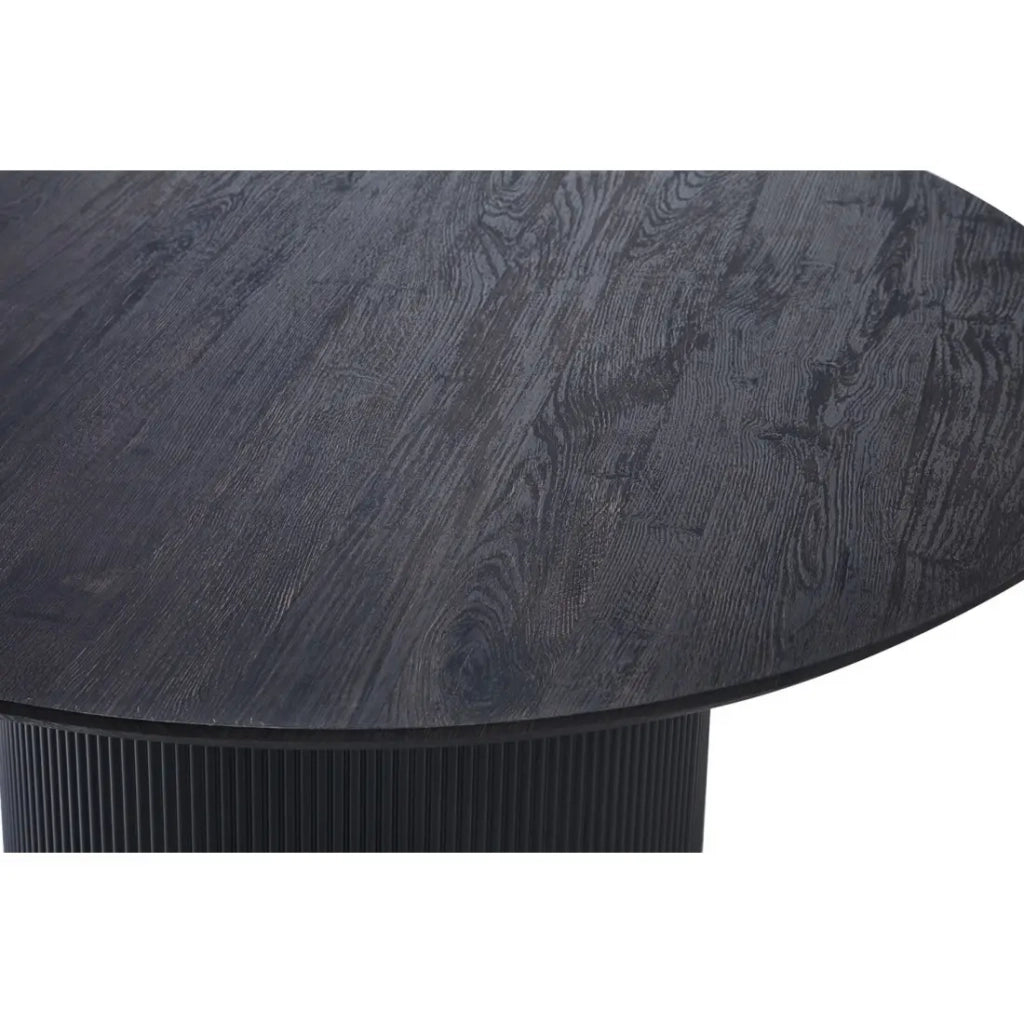 Tavolo da pranzo rotondo VAGOS effetto legno marrone scuro, ideale per una sala da pranzo accogliente.