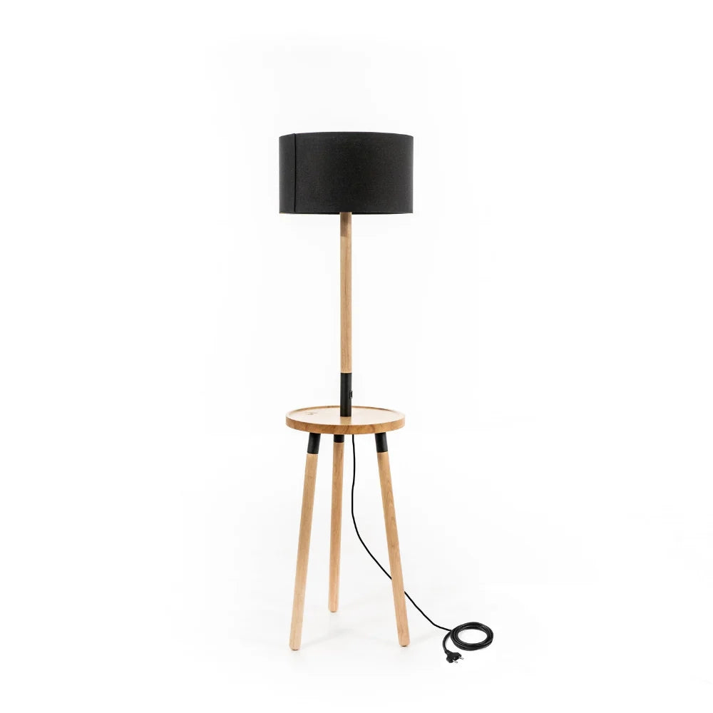 Lampada da terra Solana con struttura in legno e paralume nero | Duzzle