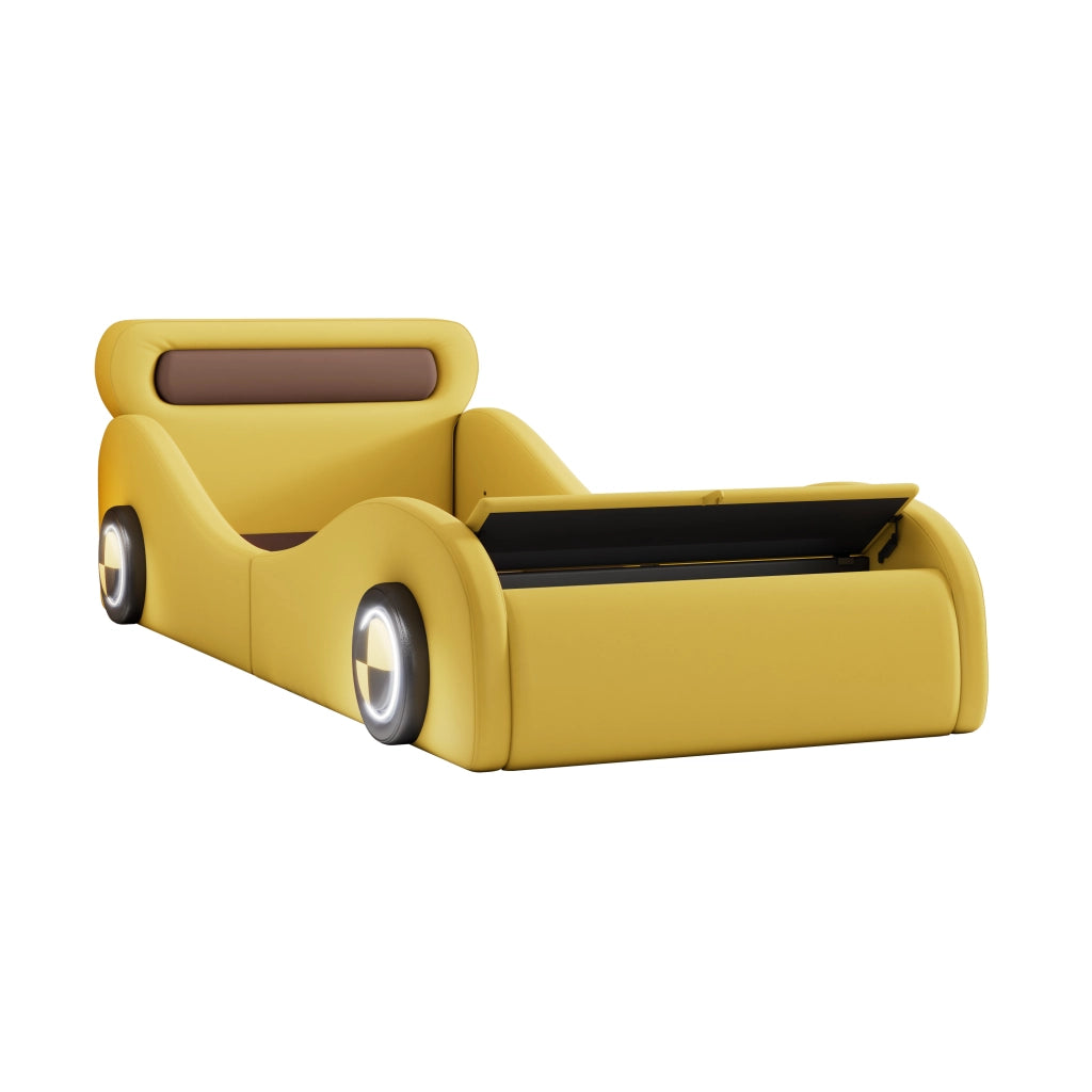 Letto imbottito a forma di auto giallo con ruote luminose in PU 90x200 cm
