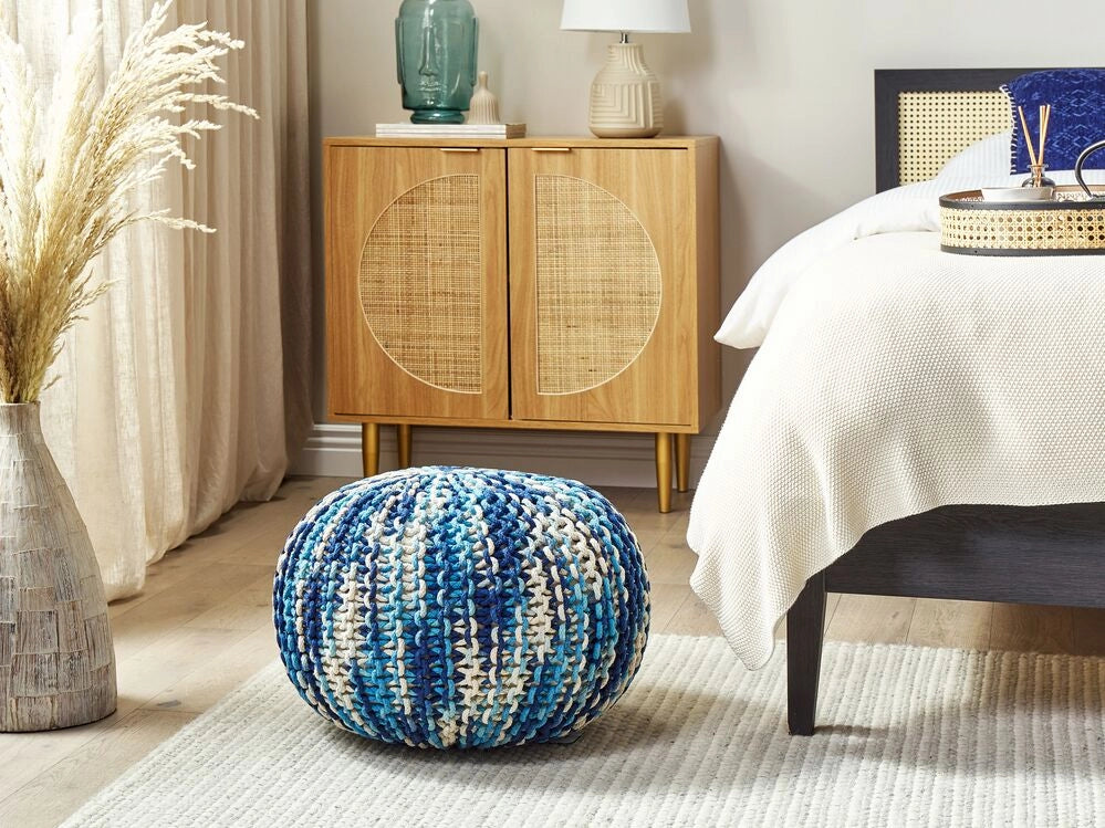 Pouf ottomana bianco e blu cotone lavorato a maglia perline EPS riempimento rotondo piccolo poggiapiedi 50 x 35 cm