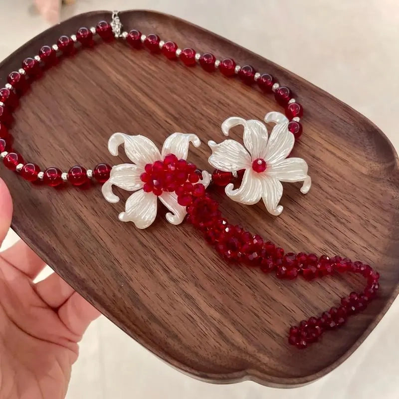 Collana con anello a forma di fiore di cristallo rosso, realizzata a mano, regalo di Natale o di compleanno.