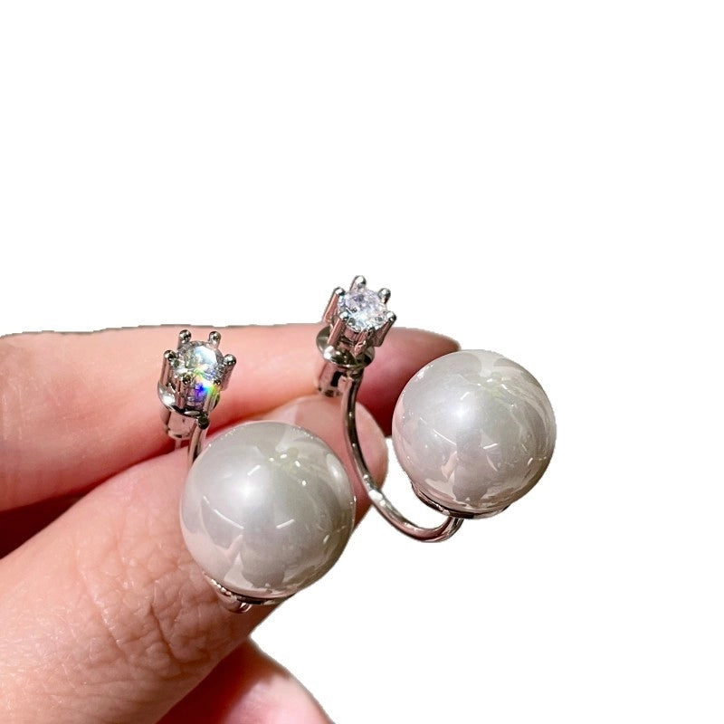 Orecchini di perle e zirconi, modello da indossare dietro la schiena, eleganti e delicati.