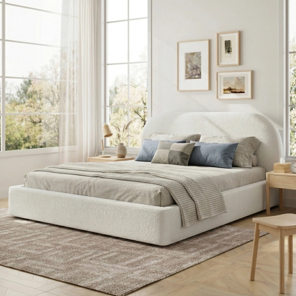 Letto matrimoniale 180x200 cm con rete a doghe; testiera imbottita in bouclé beige
