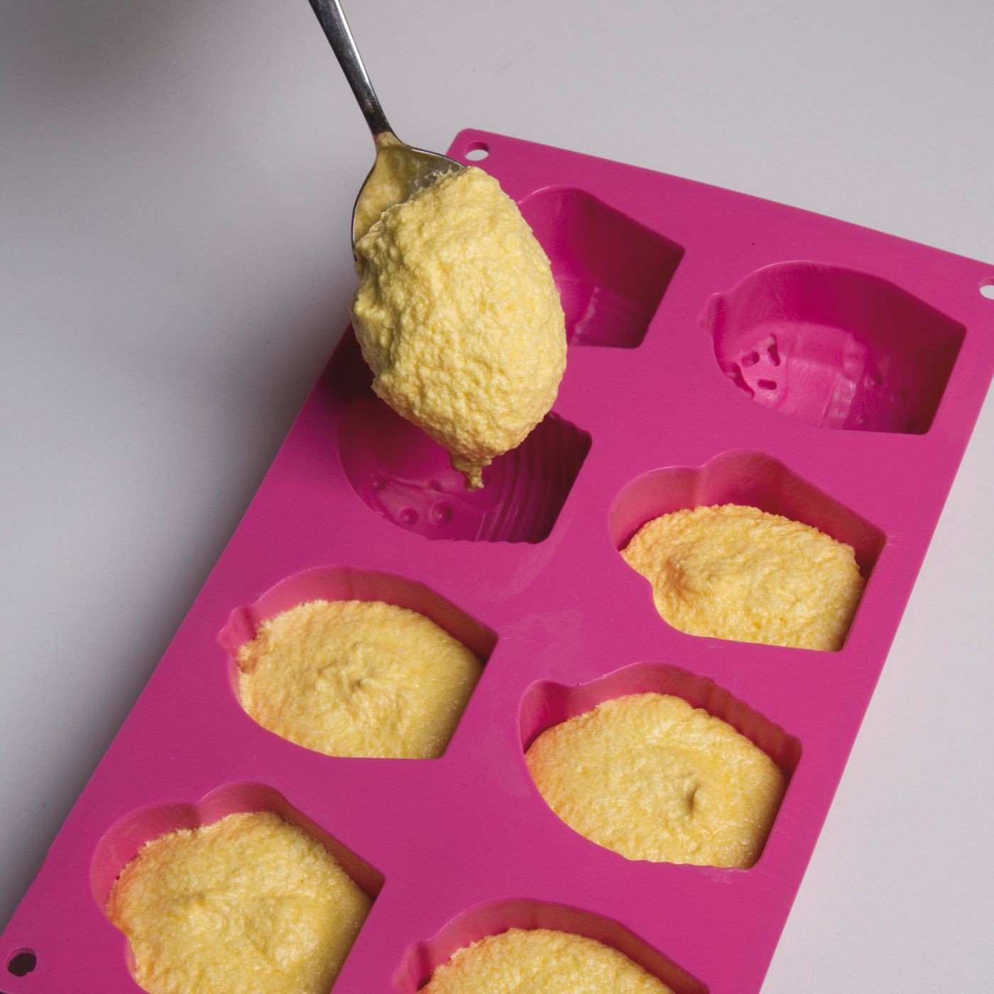 Stampo multiporzione con tre diversi soggetti, happy birthday 8 porzioni