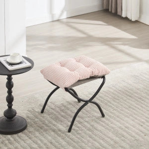poltrona con pouf; schienale ergonomico; braccioli e tasca laterale; struttura in acciaio rosa