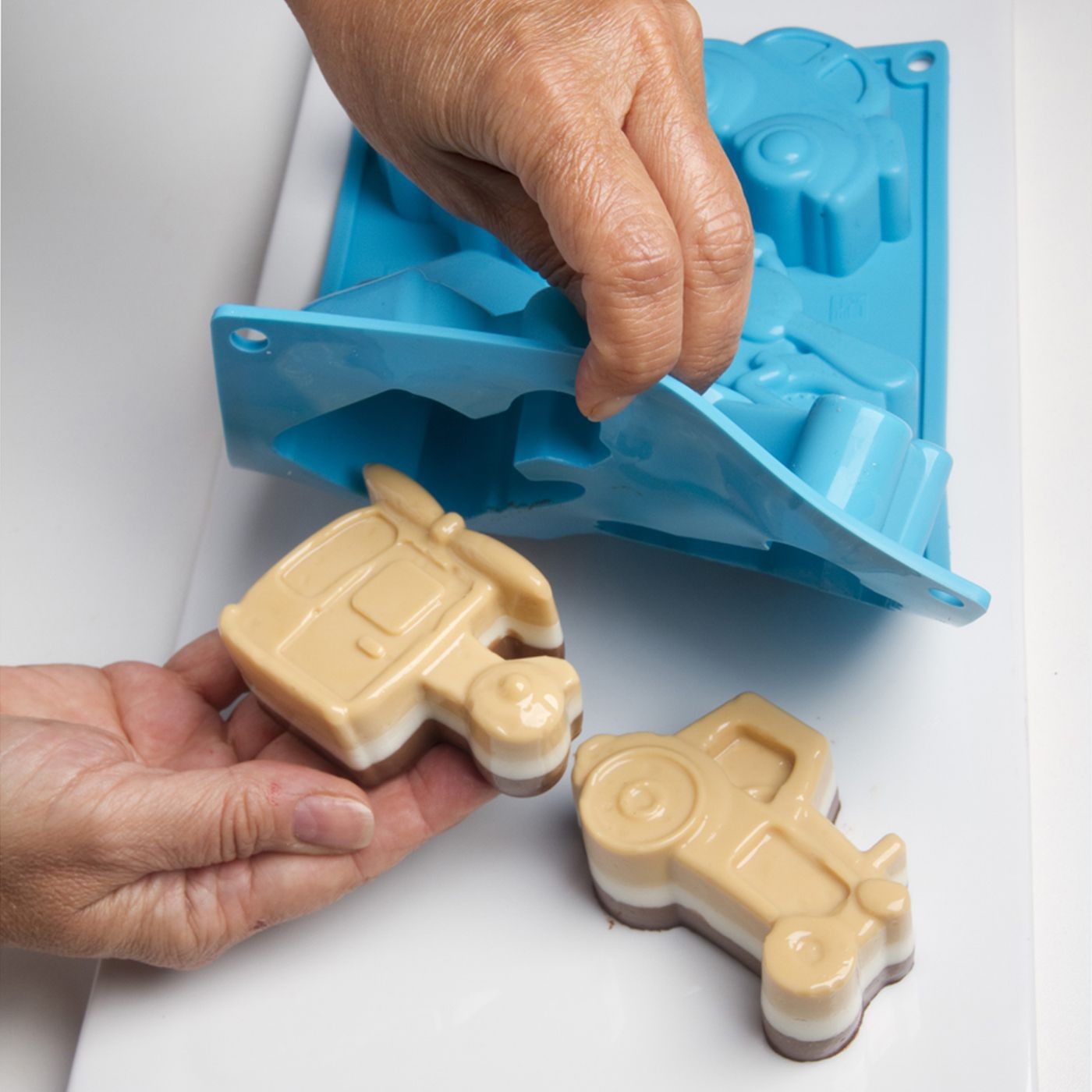 Stampo multiporzione a forma di veicoli move on