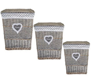 MA MAISON SET DI 3 CESTI PORTBIANCHERIA IN VIMINI CON DECORO A CUORI E SCRITTA HOME MODELLO SHABBY