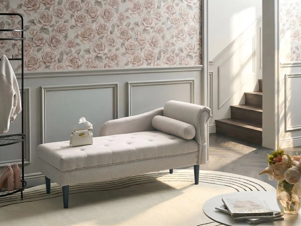 Chaise longue destra in tessuto beige imbottita con cuscino facile da pulire, gambe in legno, soggiorno moderno
