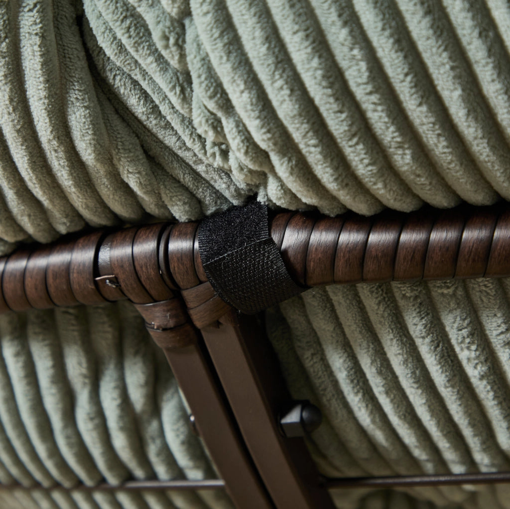 Poltrona Papasan girevole 360° con cuscino in velluto a coste; acciaio e rattan PE; verde chiaro