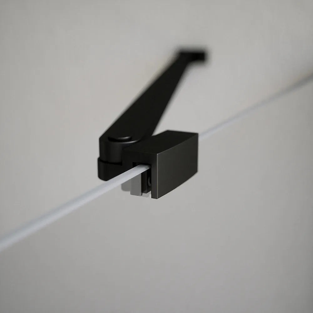 Box doccia 90x80cm con apertura a battente e parete fissa, profili nero opaco e vetro da 6mm trasparente h195 | Elba