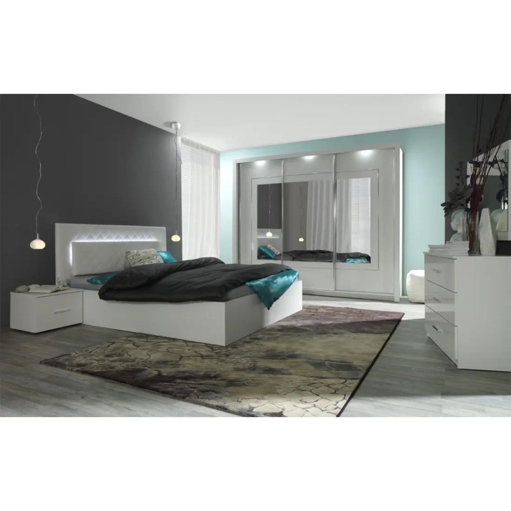 Camera completa PANAREA con armadio, letto 180 x 200 cm, cassettiera e comodini - Bianco lucido finitura cromata