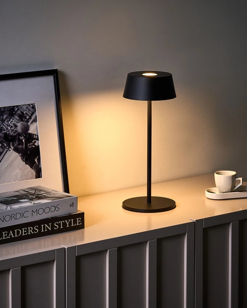 Lampada da tavolo wireless nero in metallo da interno ed esterno con porta USB C ricaricabile
