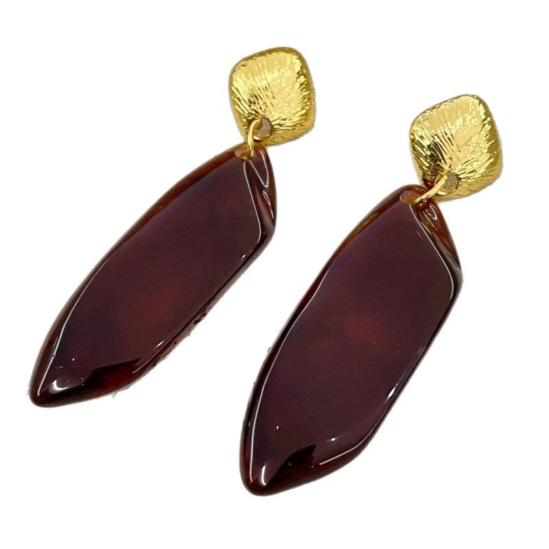 Orecchini geometrici vintage in resina marrone