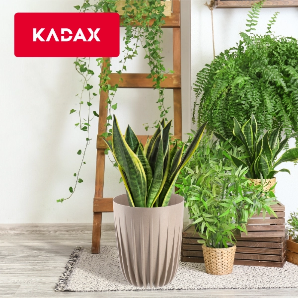 Vaso da fiori KADAX con inserto, rotondo, 19x22,5 cm, con coperchio in plastica.