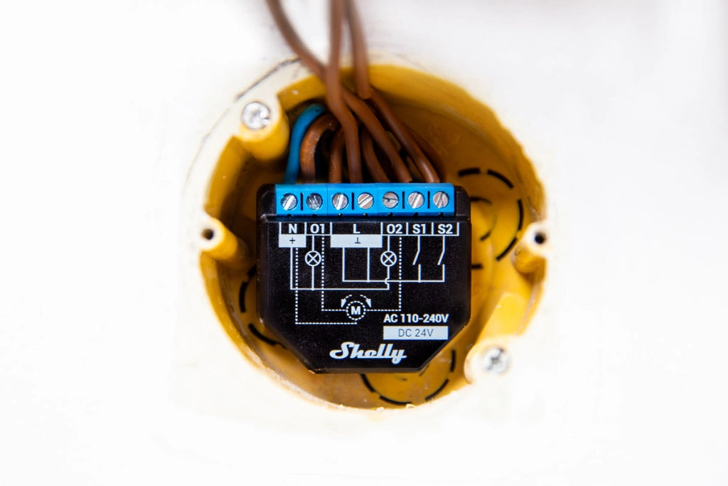 Shelly 2PM PLUS x4 - Relè wifi e Bluetooth a 2 canali. Automatizzazione di Tende. Tapparelle. Controllo consumi. Pack da 4