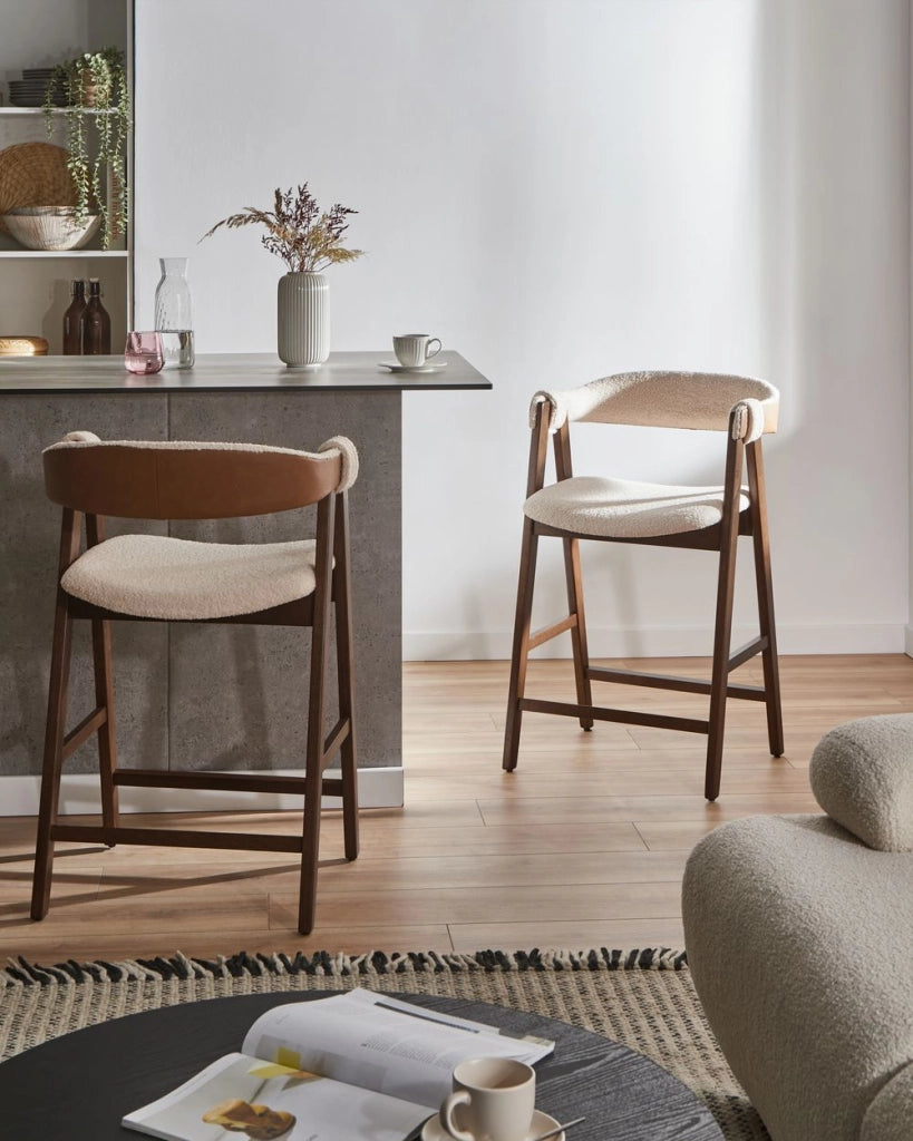 Set di 2 sedie da pranzo in legno scuro e compensato beige in tessuto boucle di poliestere Gambe in legno di gomma Stile tradizionale retrò