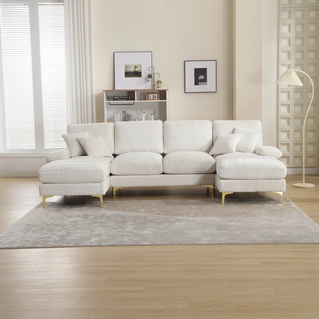 Divano modulare a U in chenille beige con doppia chaise longue, struttura in legno e piedi in metallo dorato